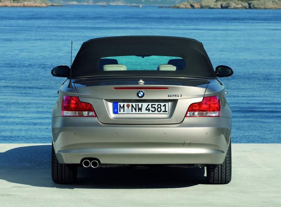  BMW 1-Series Convertible 2007 года  (фото 12 из 36)